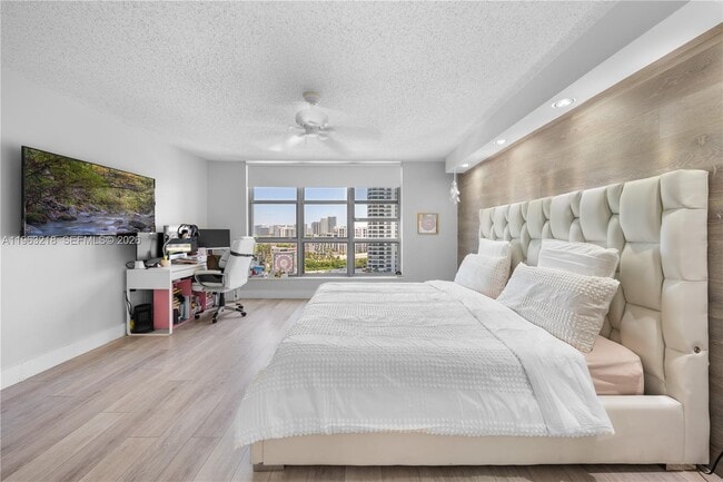 Building Photo - 3530 Mystic Pointe Dr