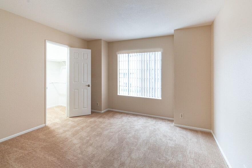 Building Photo - 18412 Patterson Ln