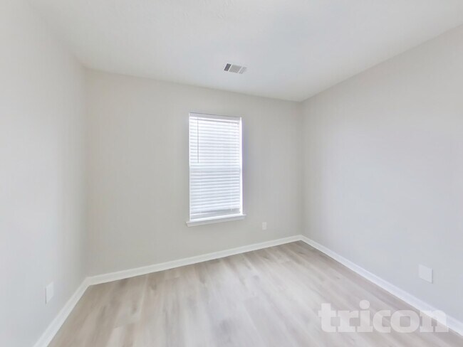 Building Photo - 10635 Pine Forest Ln