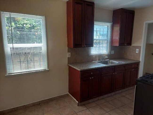 Building Photo - 11837 S New Hampshire Ave