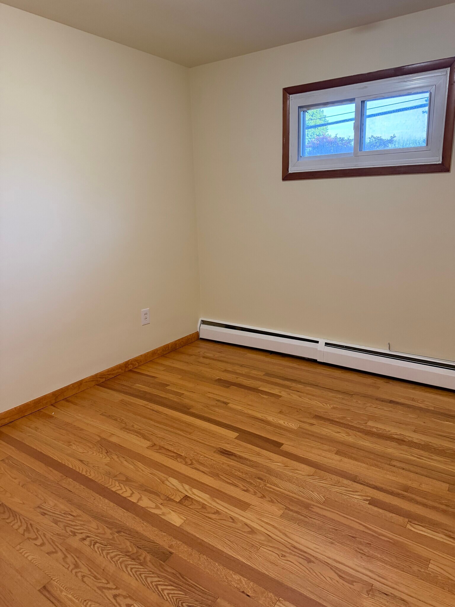 Building Photo - 625 E Queen St