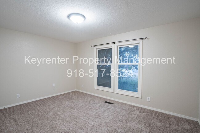 Building Photo - 4 Bed | 3 Bath in Central Tulsa!