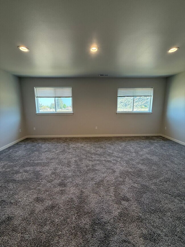 Building Photo - 5305 Smitten Street #2