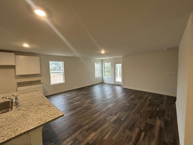 Building Photo - 309 Oakmont Cir