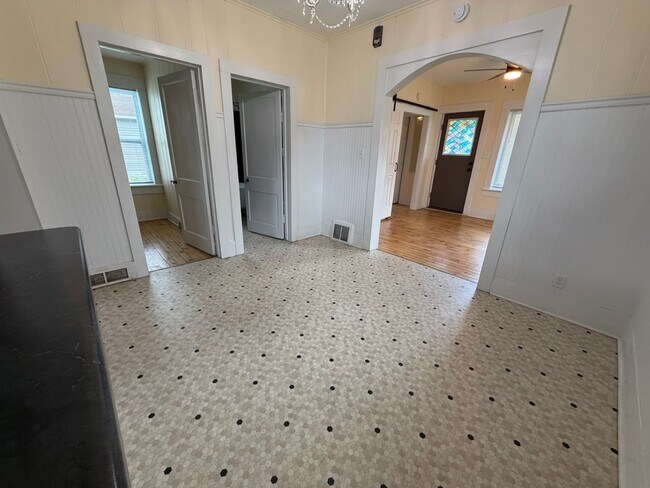 Building Photo - Charming 2 Bedroom Single-Family Home with Garage in Tomah