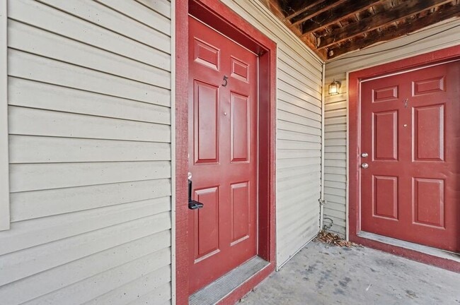 Building Photo - 1045 S Happy Hollow Rd