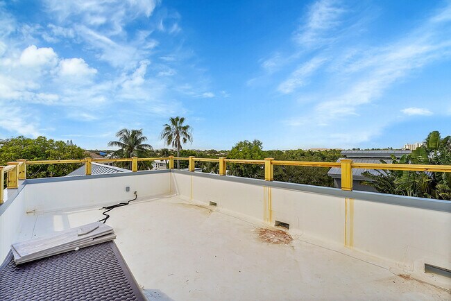 Building Photo - 600 Xanadu Pl