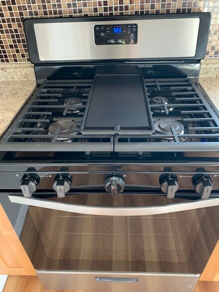 Building Photo - 101 Whitehall St