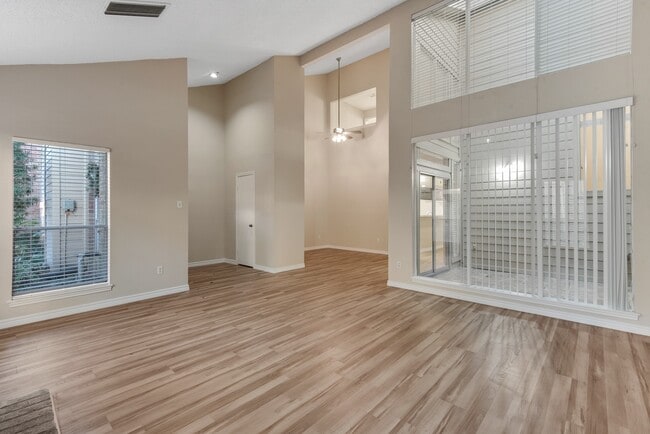 Building Photo - 955 Memorial Village Dr