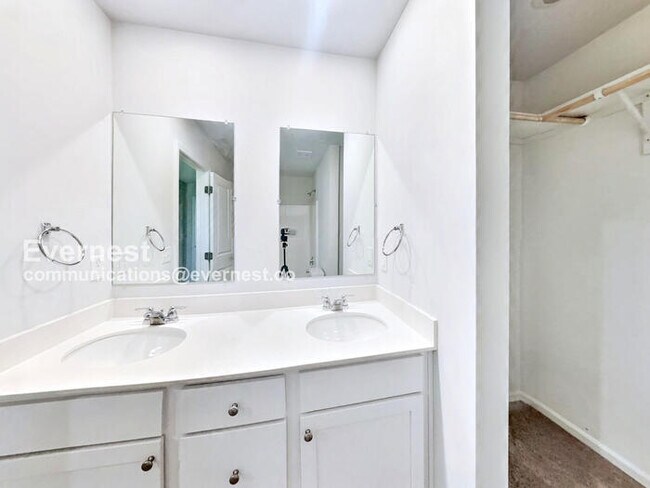 Building Photo - Limited Time Special Offer! / Lovely 3-Bedroom Home with Hookups / Pet-Friendly / Available Now!