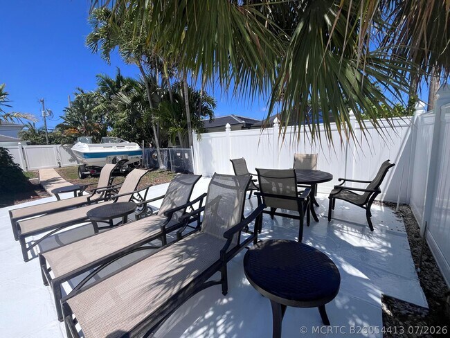 Building Photo - 1061 Bimini Ln