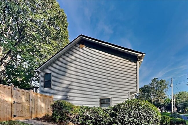 Building Photo - 6187 Brookside Ln