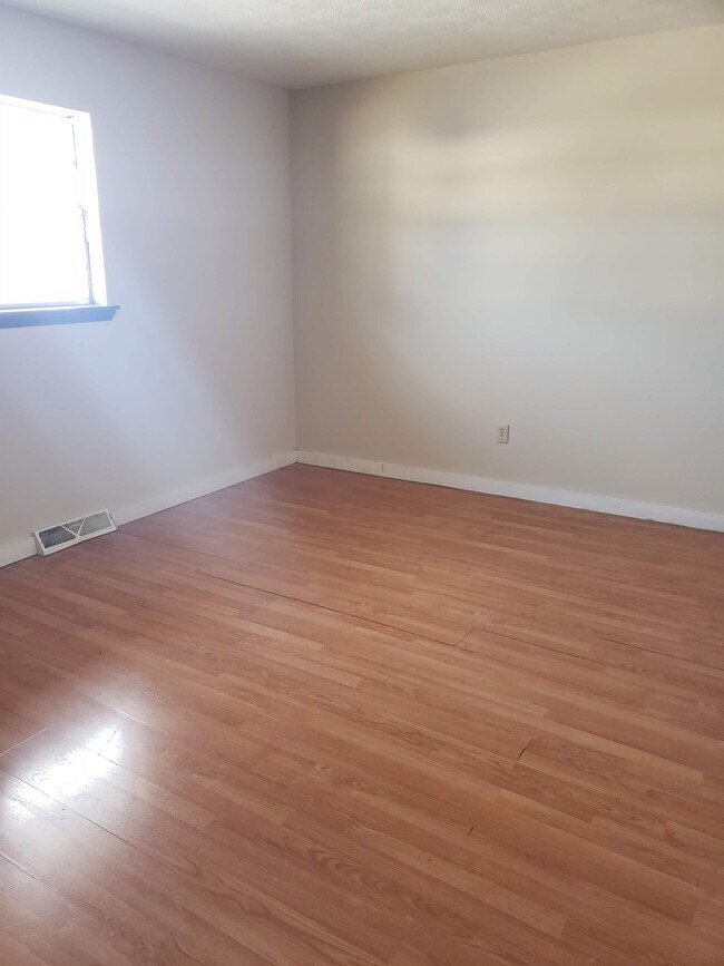 Building Photo - 2026 S Barcliff Ave