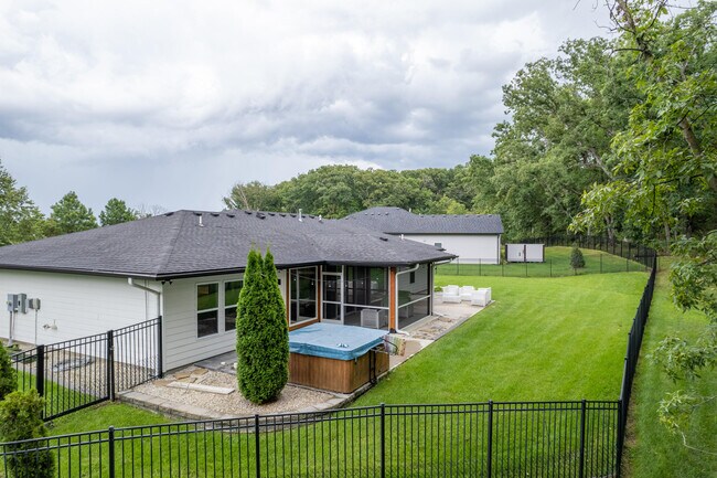 Building Photo - 609 Black Wolf Lp