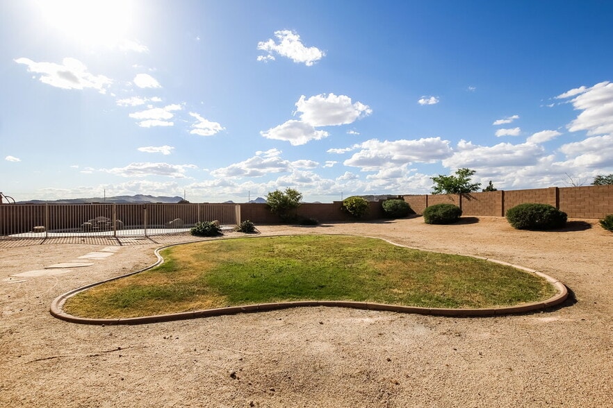 Building Photo - 2534 W Blue Sky Dr