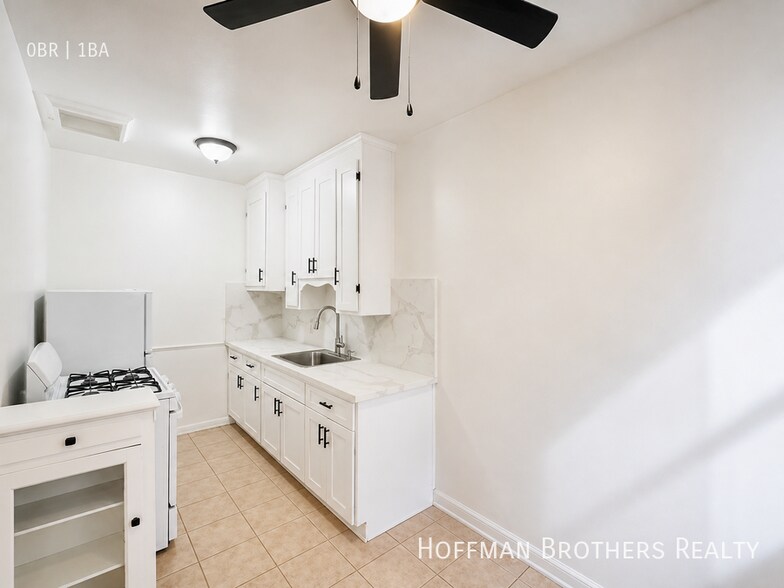 Building Photo - 608 S Dunsmuir Ave