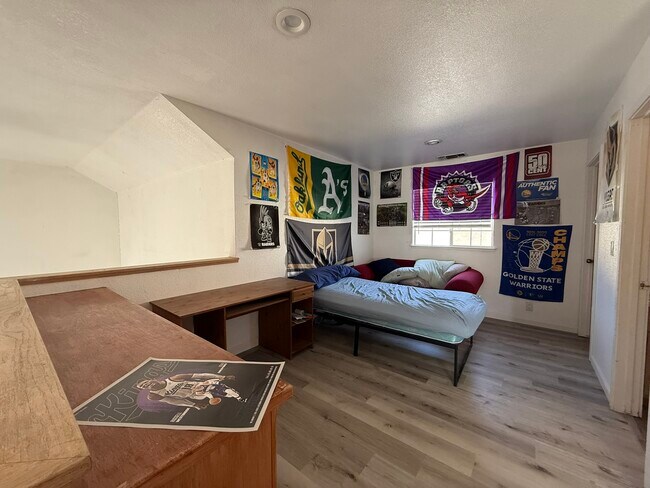 Building Photo - 2802 Sycamore Ln