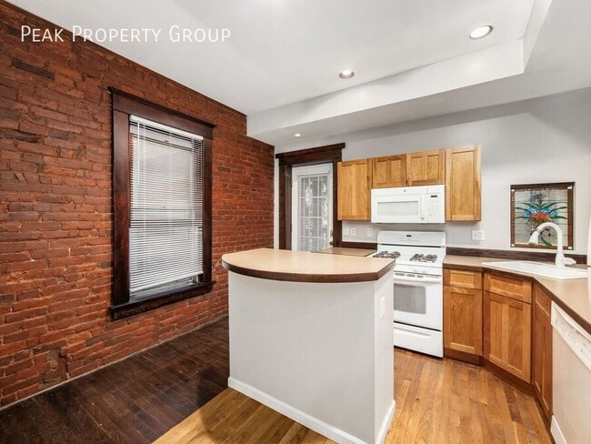 Building Photo - 1230 Indianola Ave