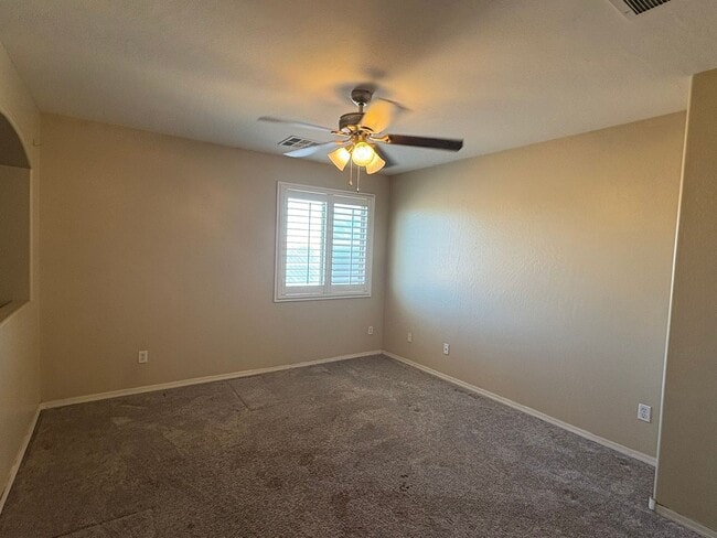 Building Photo - SPACIOUS 2,314 SQUARE FT Home