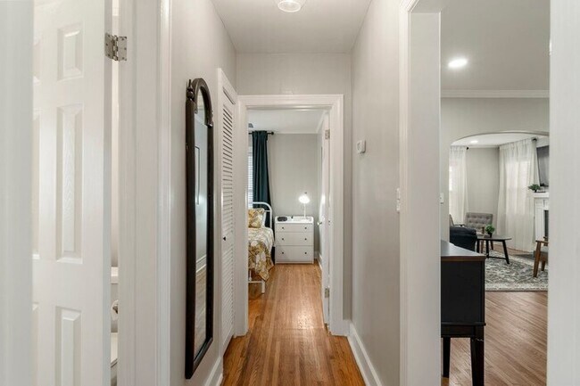 Building Photo - Enchanting Home @TU & Cherry Street