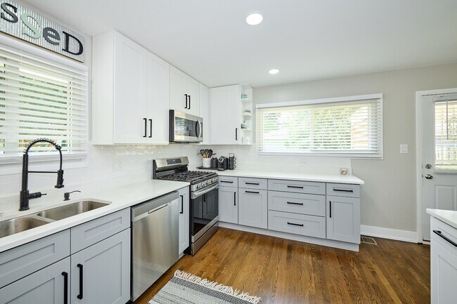 Building Photo - 1226 Longmeadow Dr
