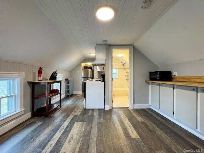 Building Photo - 453 Montauk Hwy