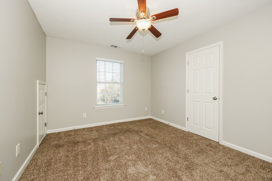 Building Photo - 1925 Port James Cir