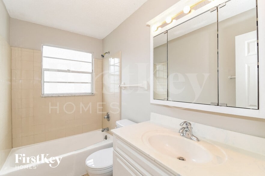 Building Photo - 8102 Birds Foot Ln