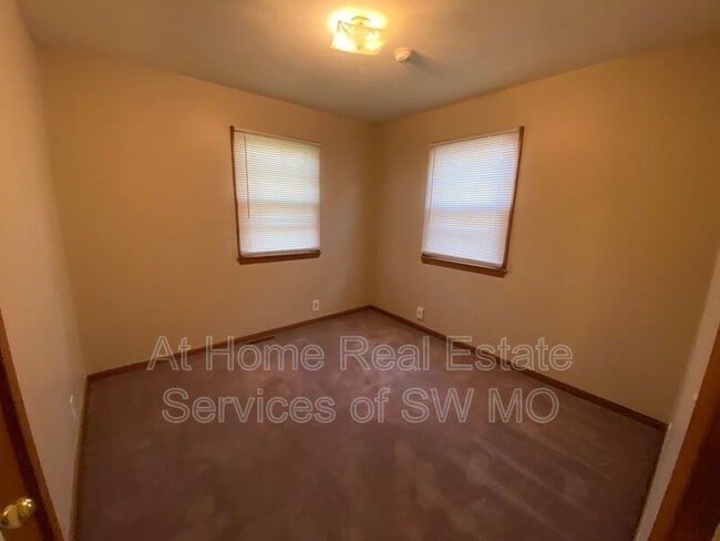 Building Photo - 1336 S Estate Ave