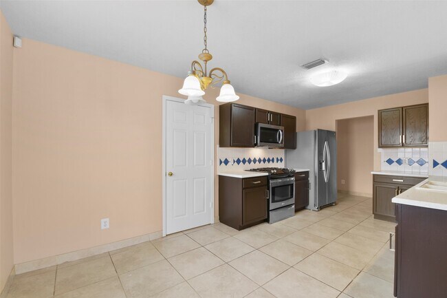 Building Photo - 9230 Eaglewood Spring Dr