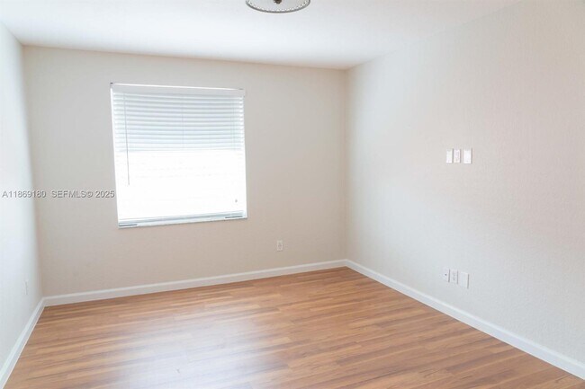 Building Photo - 3547 SW 175th Ave