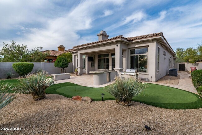 Building Photo - 9901 E Edgestone Dr