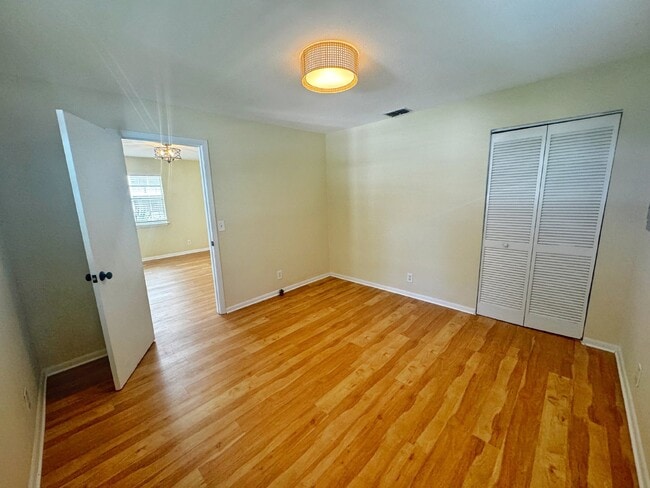 Building Photo - Newly remodeled Licolnville cottage in historic downtown St. Augustine