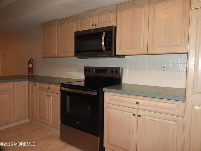 Building Photo - 330 Barcelona Dr