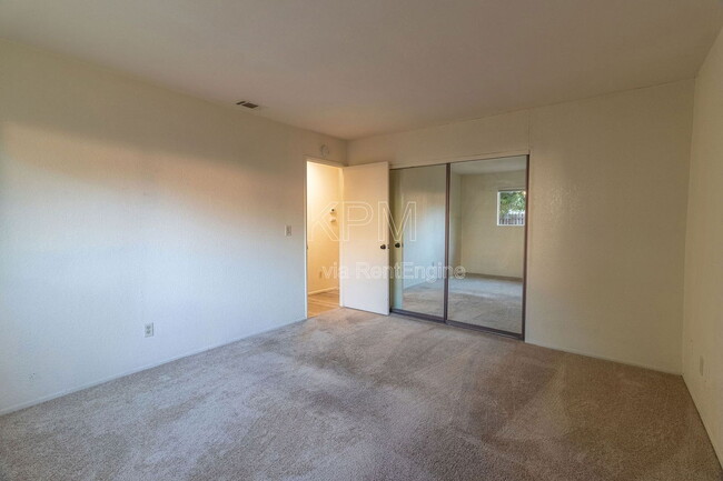 Building Photo - 5626 Blackoak Ct