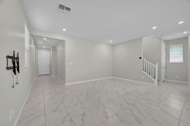 Building Photo - Summerlin gated community 4 bedroom 3 baths