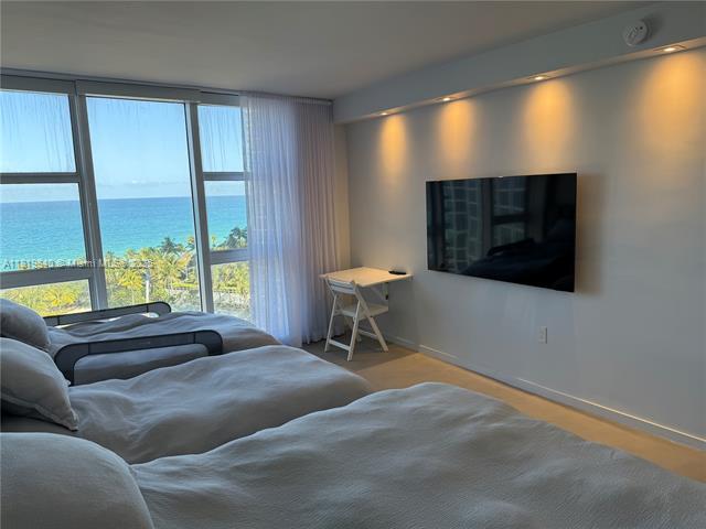 Building Photo - 10275 Collins Ave