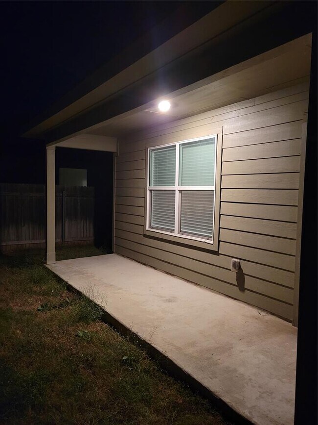 Building Photo - 266 Silver Glen Dr