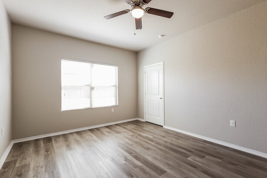 Building Photo - 5930 Bridle Bnd