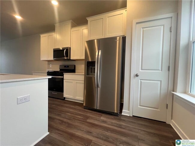 Building Photo - 7666 Clayton Ave