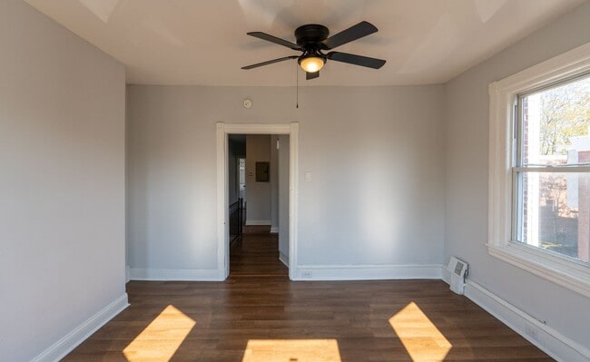 Building Photo - Lovely 2 bedroom