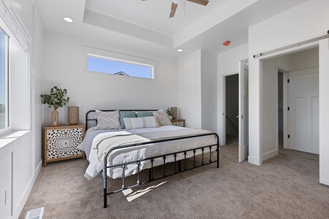 Building Photo - Modern Luxury Townhome in Prime Location –...