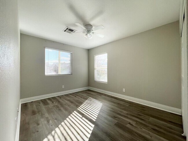 Building Photo - Nice two-story home with 4 bedrooms