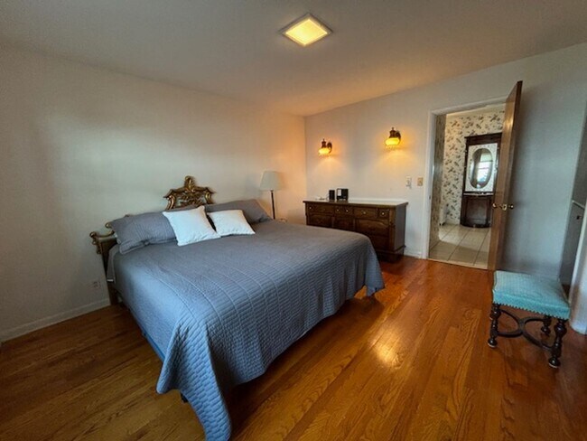 Building Photo - Fully Furnished, Turn Key Lake Front Home in Caledonia!