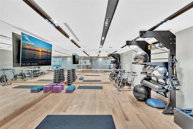 Building Photo - 900 Biscayne Blvd