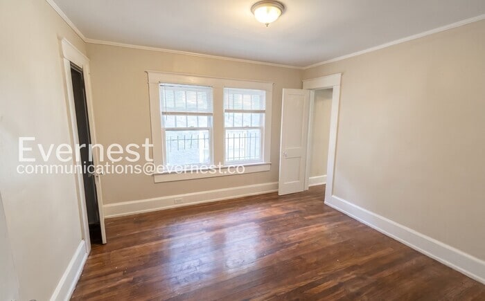 Building Photo - 1119 Graymont Ave W