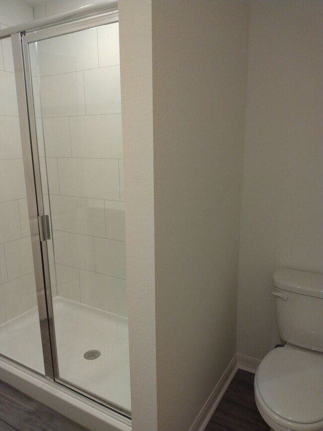 Building Photo - Newer 3 Bedroom 2 Bathroom Villa Home Silver Ridge