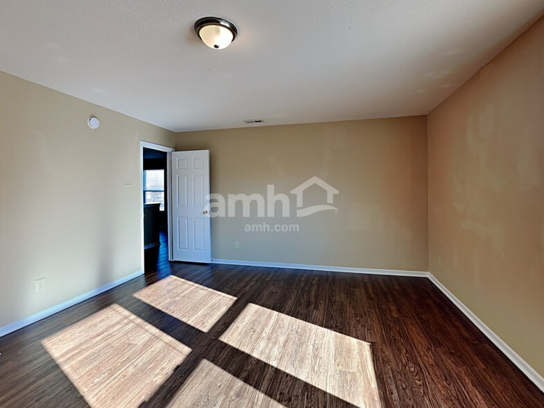 Building Photo - 524 Bridgewater Dr