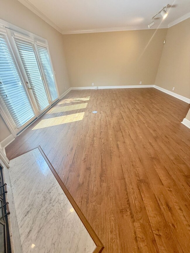 Building Photo - Green Hills living at its best. 2 BR 2.5 B...
