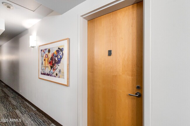 Building Photo - 7137 E Rancho Vista Dr